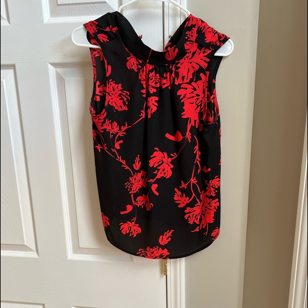 Who What Where Sleeveless Blouse Size S